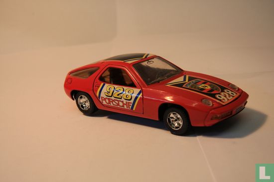 Porsche 928 - Image 1