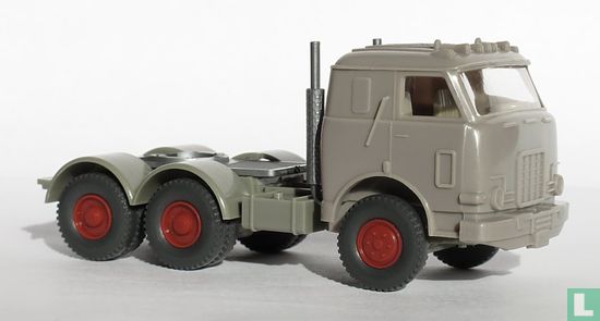 Mack FM 780