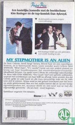 My Stepmother is an Alien - Bild 2