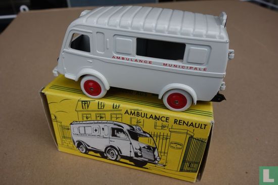 Renault 1000 kgs Ambulance - Image 1
