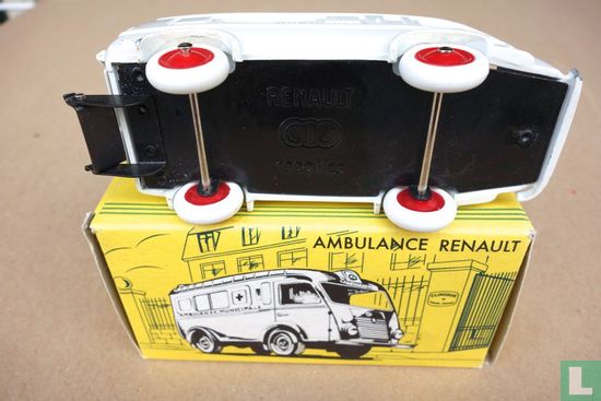 Renault 1000 kgs Ambulance - Image 3