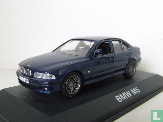 BMW M5  - Image 2