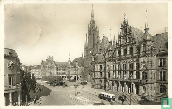 Adolf-Hitler-Platz mit rathaus und Marktkirche