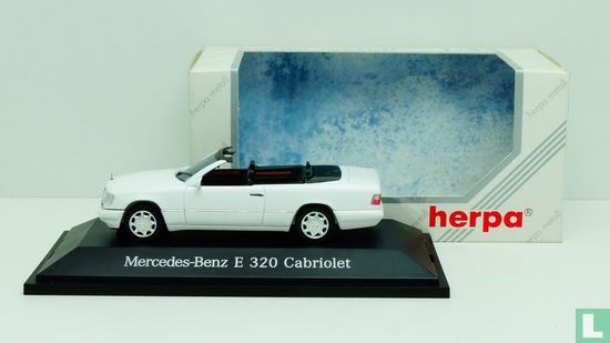Mercedes-Benz E 320 Cabriolet - Bild 1
