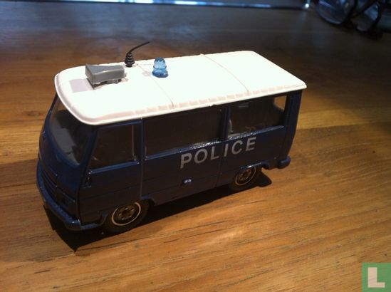 Peugeot J 9 Police - Image 1