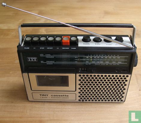 ITT TINY draagbare radio/cassette-recorder - Image 1