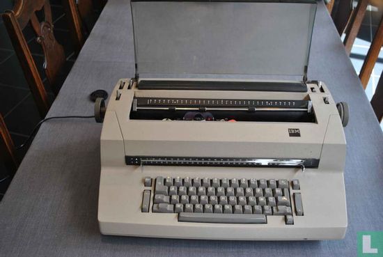 IBM Elektische Typemachine - Afbeelding 1