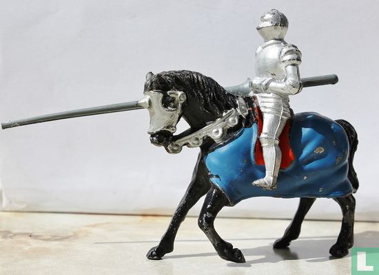 Knight mounted with spear - Image 1