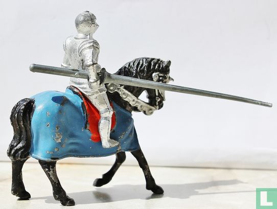 Knight mounted with spear - Image 2