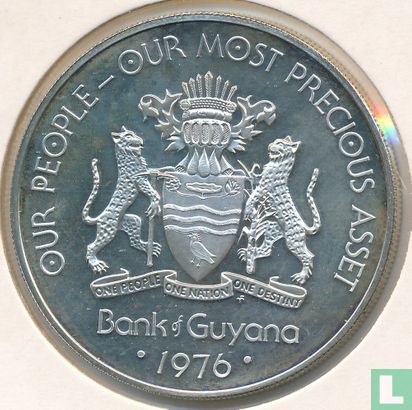 Guyana 10 Dollar 1976 (PP) "10th anniversary of Independence - Collective responsibility" - Bild 1