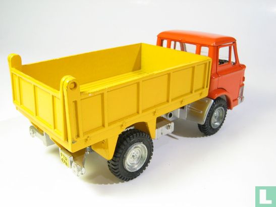 Ford D800 Tipper Truck - Image 3