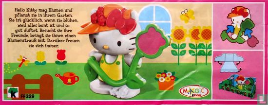 Hello Kitty dans le jardin - Image 3