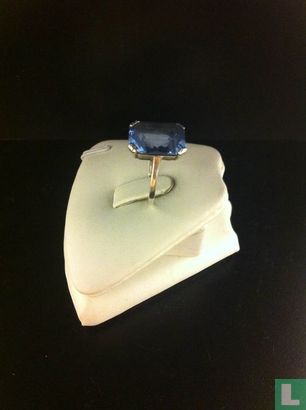 Zilveren Ring Met Grote Blauwe Kwartssteen - Image 2
