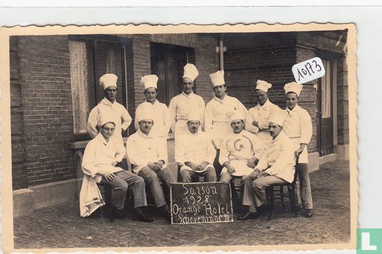 CPA - Pays Bas - Carte photo groupe de cuisiniers Orange Hotel en 1928