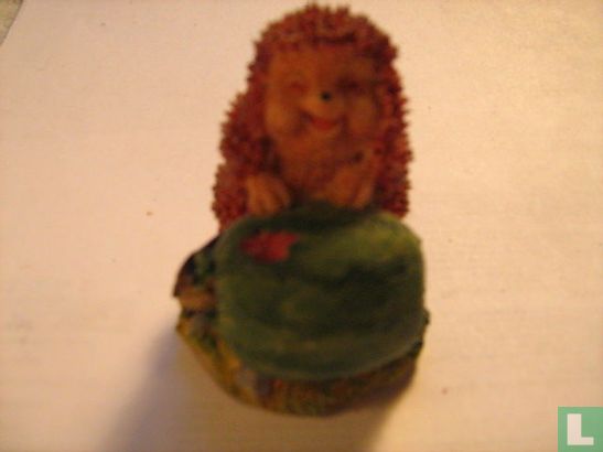 hérisson avec une citrouille - Image 1