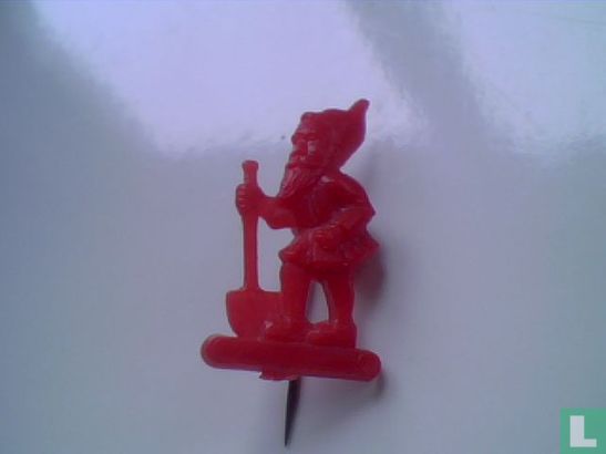 Dwarf with spade [red]