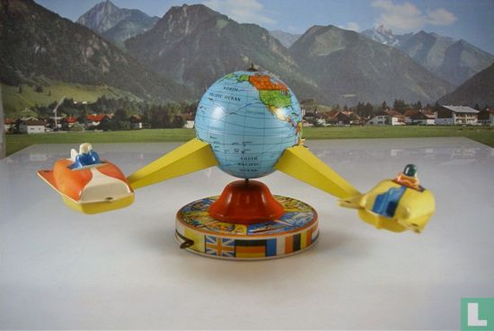 Draaimolen met wereldbol en drie raket schuitjes - Image 1