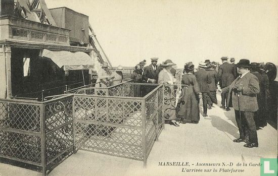 Marseille, - Ascenseurs N.-D de la Garde L'arrivée sur la Platforme