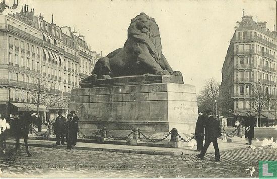Place Denfert Rochereau. Lion de Belfort
