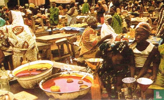 Kleurrijke markt te Bouake aan de Ivoorkust... - Afbeelding 1