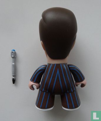11th Doctor in 10th Clothes Titans Vinyl Figure - Afbeelding 2