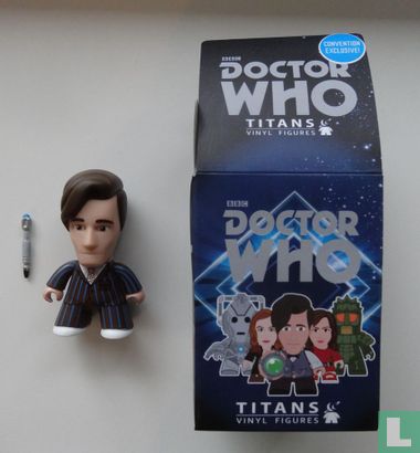11th Doctor in 10th Clothes Titans Vinyl Figure - Afbeelding 3