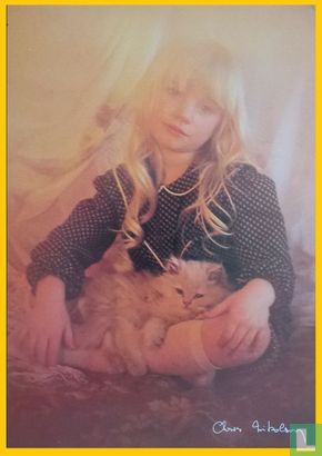 Jong meisje met haar kat