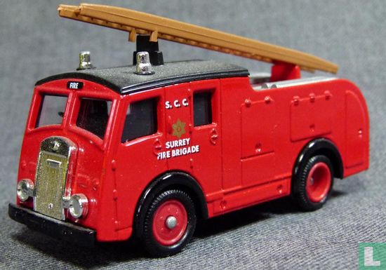 Dennis F8 Fire Engine 'scc Surrey fire brigade'  - Bild 1