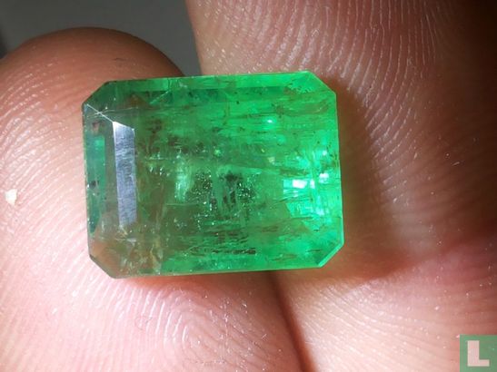 Zambia  6.45ct Emerald  (100% Natural Velvet Green) - Afbeelding 1