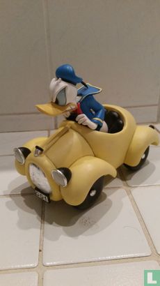 Donald Duck dans la voiture jaune - Image 2