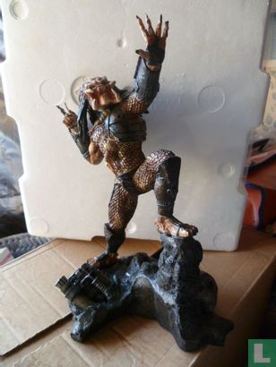 predator resin statue 12 inches - Image 1