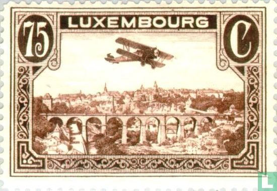 Flugzeug über Luxemburg