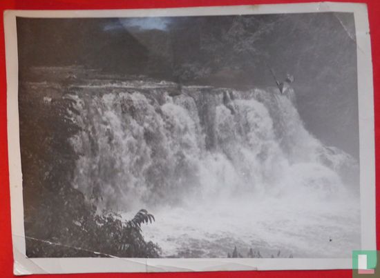 Waterval met Vreemd Object Congo - Afbeelding 1