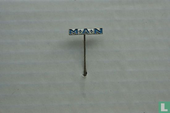 M.A.N. (blauwe letters)