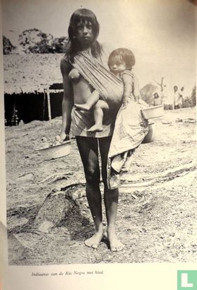 Indiaanse met Kind van de  Rio Negro Brasil