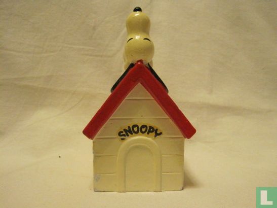 Snoopy op zijn huis - midden - Afbeelding 1