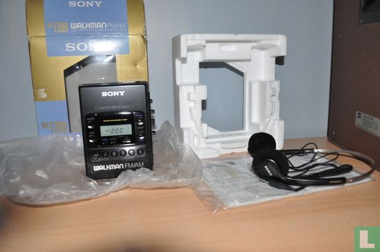 Sony  WM- F208 pocket radio/cassette speler - Image 1