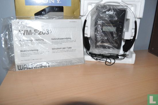 Sony  WM- F208 pocket radio/cassette speler - Image 2