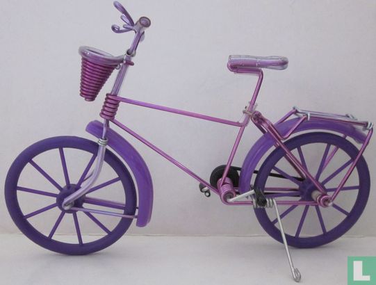 ladies bike with basket in front - Image 1