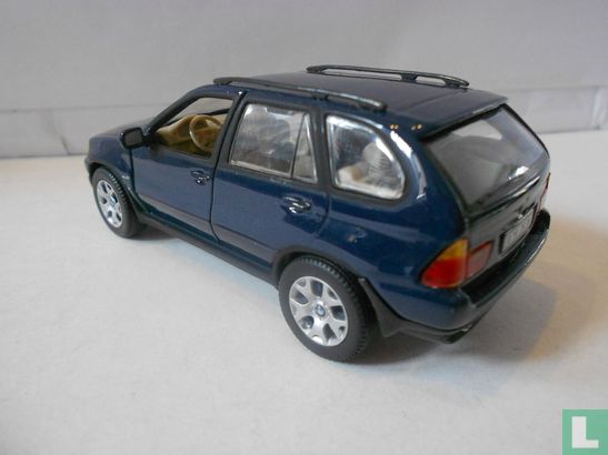 BMW X5 - Image 2