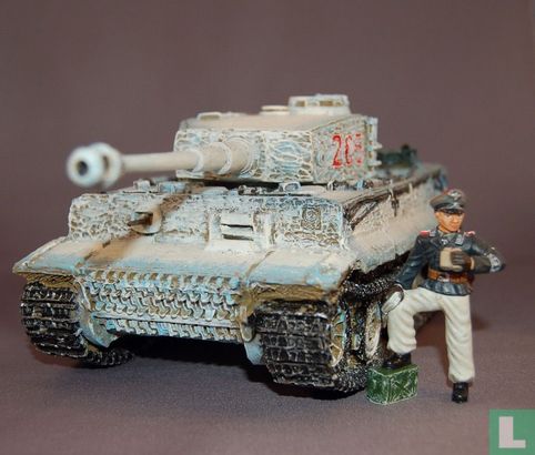  Tiger-Panzer mit Michael Wittman in Winter Camo