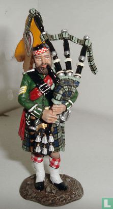 91st Highlander Piper