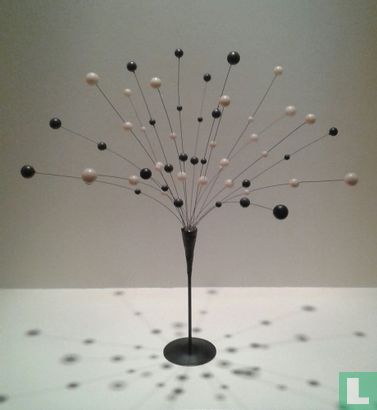 Atomic ball tree sculpture