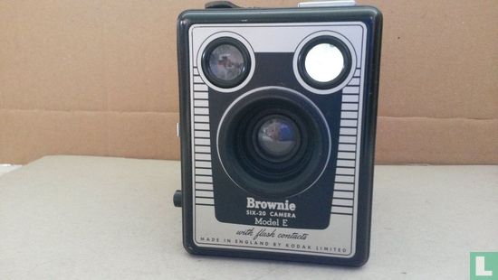 Kodak Brownie Six-20 Model E - Afbeelding 1