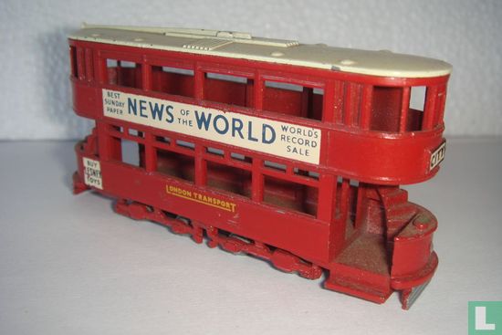 London E Class Tramcar 'News of the World' - Bild 3