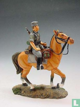 Mounted rifleman with sidecap turning left