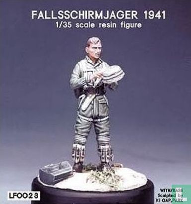 Fallschirmjager 1942 w/Base