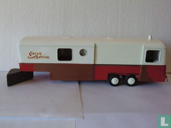 GMC 550 Tractor & Caravan 'Toni Boltini' - Image 3