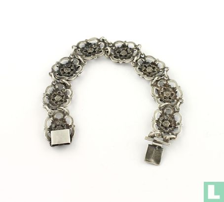 Zilveren Armband, Bestaande Uit Bloemschakels - Image 3