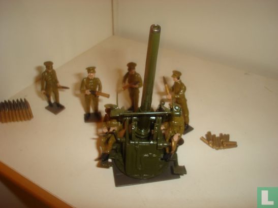 20cwt Anti aircraft Gun with 6 one crew - Image 1